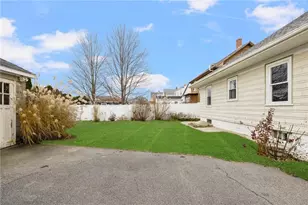 87 Grosvernor St, East Providence, RI 02914 - Photo 3