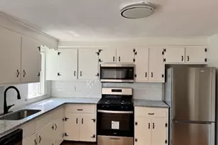 40 Bourne St, Bristol, RI 02809 - Photo 1