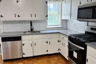 40 Bourne St, Bristol, RI 02809 - Photo 5