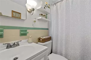 386 Mendon Ave, Pawtucket, RI 02861 - Photo 17