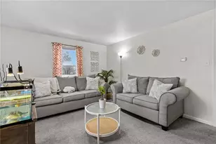 386 Mendon Ave, Pawtucket, RI 02861 - Photo 11