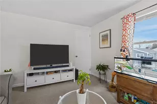 386 Mendon Ave, Pawtucket, RI 02861 - Photo 13