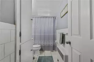 386 Mendon Ave, Pawtucket, RI 02861 - Photo 9