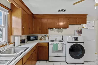 386 Mendon Avenue, Pawtucket, RI 02861 - Photo 7