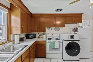 386 Mendon Ave, Pawtucket, RI 02861 - Photo 7