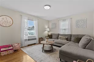 386 Mendon Ave, Pawtucket, RI 02861 - Photo 5