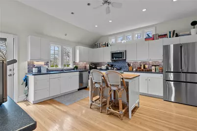 561 Indian Avenue, Middletown, RI 02842 - Photo 15