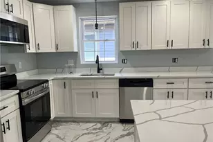 23 Concannon St, Providence, RI 02904 - Photo 9