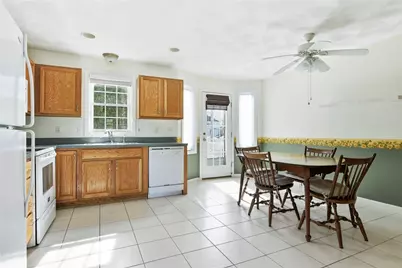 27 Hyde Avenue, Pawtucket, RI 02861 - Photo 9