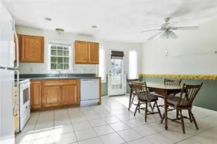 27 Hyde Ave, Pawtucket, RI 02861 - Photo 9