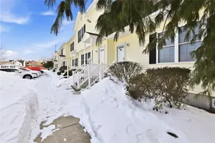 27 Hyde Ave, Pawtucket, RI 02861 - Photo 3