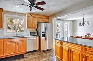 8 Surrey Ln, West Warwick, RI 02893 - Photo 15