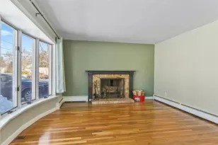 14 Winthrop St, East Providence, RI 02915 - Photo 5