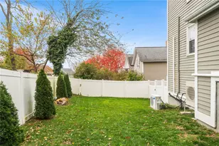 101 Grand View St, Providence, RI 02906 - Photo 35