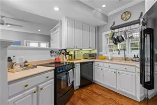 34 Catherine St, Newport, RI 02840 - Photo 5