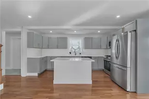 79 Suburban Pkwy, Warwick, RI 02889 - Photo 3