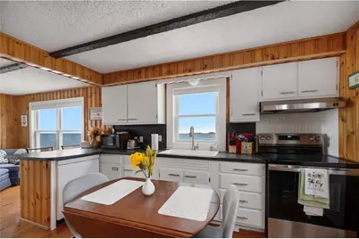28 Glenwood Avenue, Narragansett, RI 02882 - Photo 15