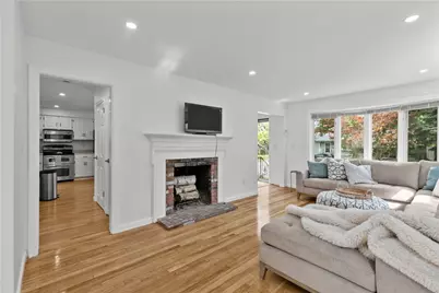 12 Granada Terrace, Middletown, RI 02842 - Photo 5