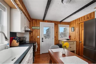 28 Glenwood Avenue, Narragansett, RI 02882 - Photo 13