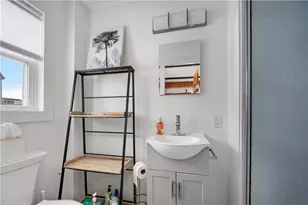 28 Glenwood Ave, Narragansett, RI 02882 - Photo 15