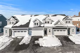 34 E Pt Dr, East Providence, RI 02916 - Photo 1