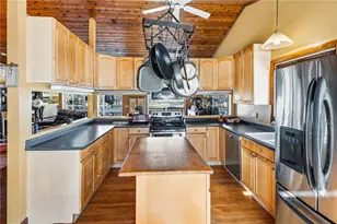 585 Meadow View Ave, Warwick, RI 02889 - Photo 9