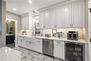 21 Bedlow Ave, Newport, RI 02840 - Photo 9