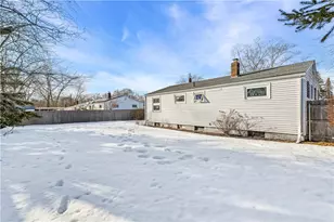 28 Hoyt St, Warwick, RI 02886 - Photo 23