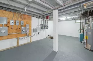 498 Broadway Ave, Providence, RI 02909 - Photo 15