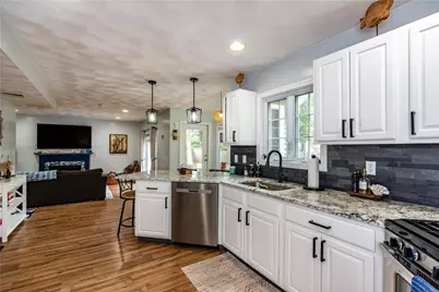 195 Oakland Beach Avenue, Warwick, RI 02889 - Photo 15