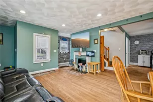 26 Barton Ave, Warwick, RI 02889 - Photo 3