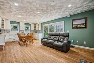 26 Barton Ave, Warwick, RI 02889 - Photo 5