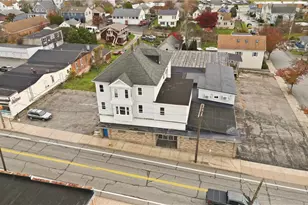 42 Main Rd, Tiverton, RI 02878 - Photo 1