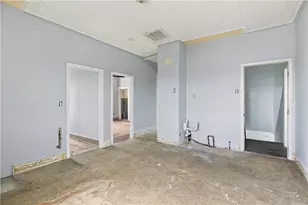 42 Main Rd, Tiverton, RI 02878 - Photo 17