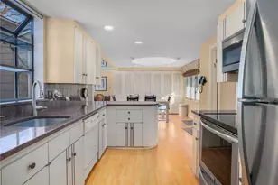 157 Sweetbriar Dr, Cranston, RI 02920 - Photo 17