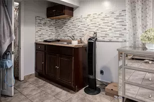 45 Tappan St, Providence, RI 02908 - Photo 13