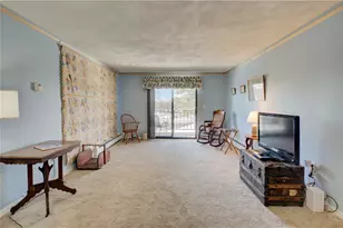 752 Quaker Ln, Warwick, RI 02818 - Photo 9