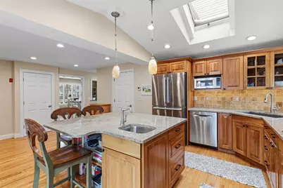 40 Weeden Avenue, East Providence, RI 02916 - Photo 17