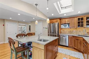 40 Weeden Ave, East Providence, RI 02916 - Photo 17