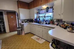 123 4th Ave, Woonsocket, RI 02895 - Photo 9