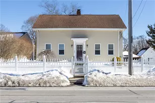 567 Providence St, Warwick, RI 02886 - Photo 1