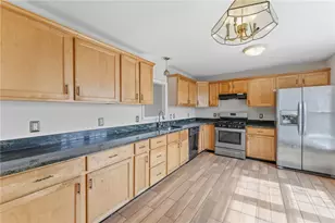 281 Swan St, Providence, RI 02905 - Photo 5