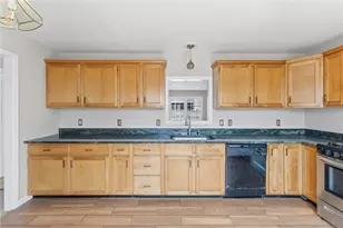 281 Swan St, Providence, RI 02905 - Photo 5