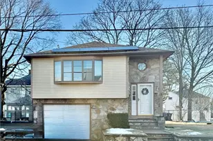 139 Suffolk Ave, Pawtucket, RI 0261 - Photo 1