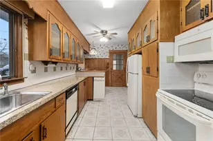 26 Chardon Dr, Portsmouth, RI 02871 - Photo 3