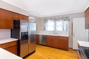 72 Bedlow Ave, Newport, RI 02840 - Photo 9