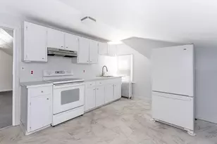 72 Bedlow Ave, Newport, RI 02840 - Photo 25