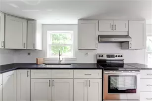 44 Paquins Ln, Portsmouth, RI 02871 - Photo 9