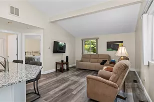 993 Williamsburg Cir, Warwick, RI 02886 - Photo 5