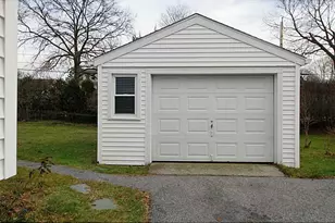 30 Toppa Blvd, Newport, RI 02840 - Photo 3